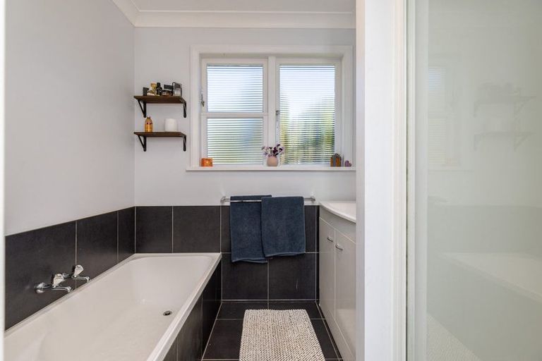 Photo of property in 34 Kaitawa Crescent, Paraparaumu, 5032
