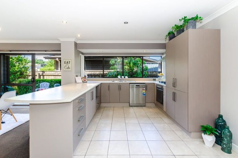 Photo of property in 19 Bluewater Place, Paraparaumu, 5032