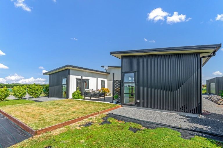 Photo of property in 858d Rangiotu Road, Rangiotu, Palmerston North, 4477