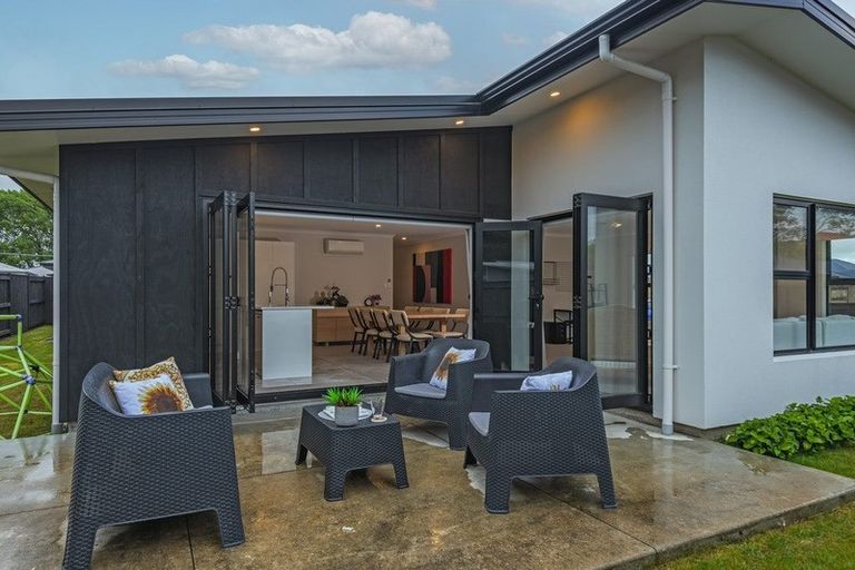 Photo of property in 1 Serenity Crescent, Kelvin Grove, Palmerston North, 4414