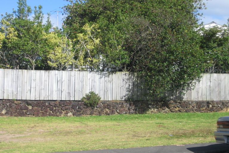 Photo of property in 3/52 Manuka Road, Glenfield, Auckland, 0629