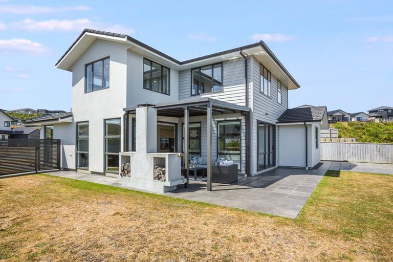 Photo of property in 34 Waitaria Terrace, Aotea, Porirua, 5024