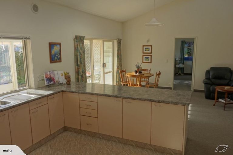 Photo of property in 393 Te Moana Road, Waikanae, 5036