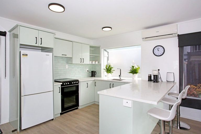 Photo of property in 125a Ennis Avenue, Pakuranga Heights, Auckland, 2010