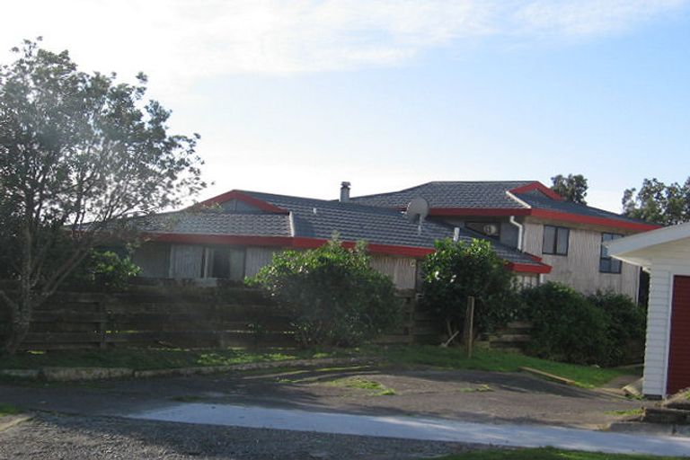 Photo of property in 32 Hiwi Crescent, Titahi Bay, Porirua, 5022