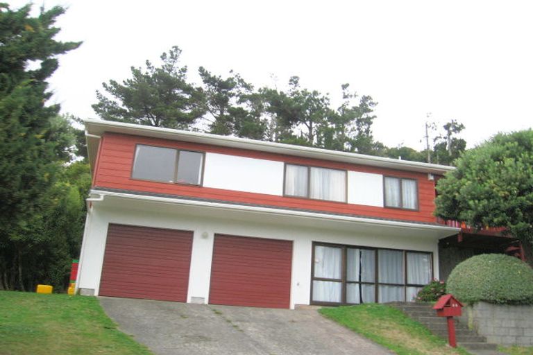 Photo of property in 32 Greyfriars Crescent, Tawa, Wellington, 5028