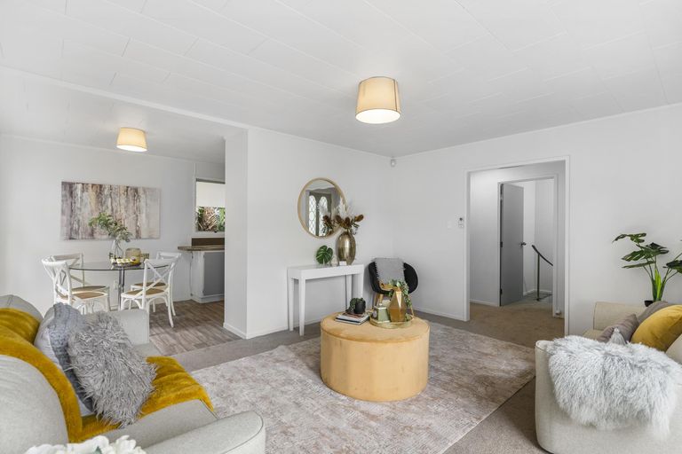 Photo of property in 32 Archmillen Avenue, Pakuranga Heights, Auckland, 2010