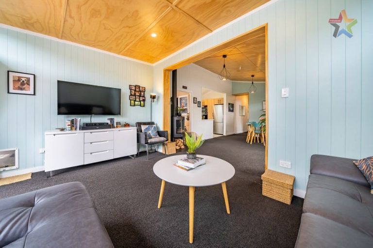 Photo of property in 6 Puriri Street, Eastbourne, Lower Hutt, 5013