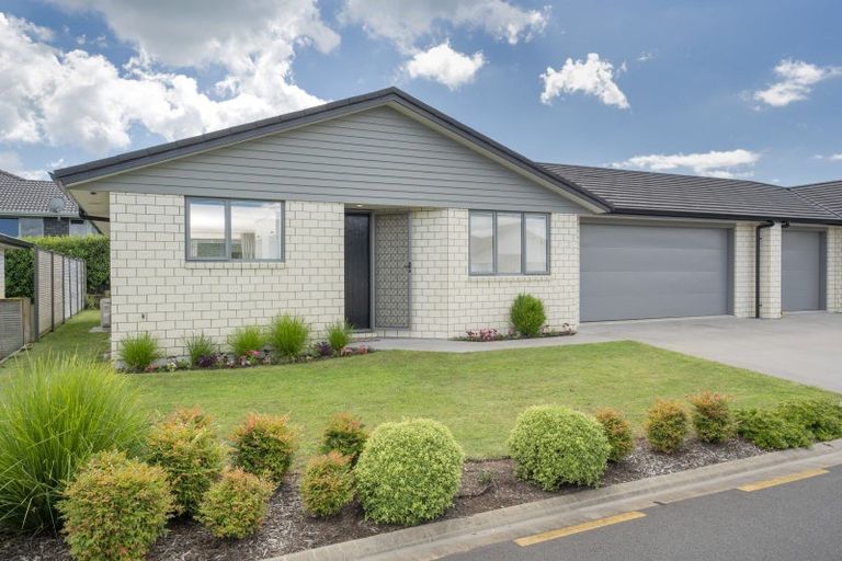Photo of property in Waterview Estate, 91/4 Greystone Place, Omokoroa, 3114