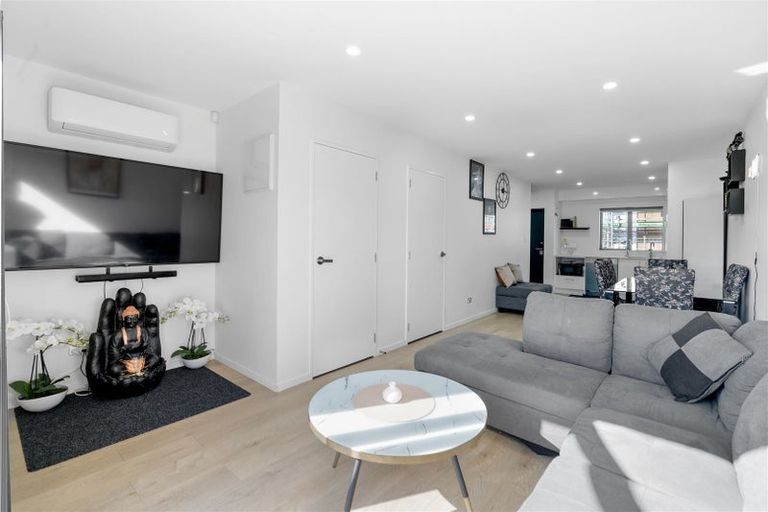 Photo of property in 19 Valour Lane, Papakura, 2110