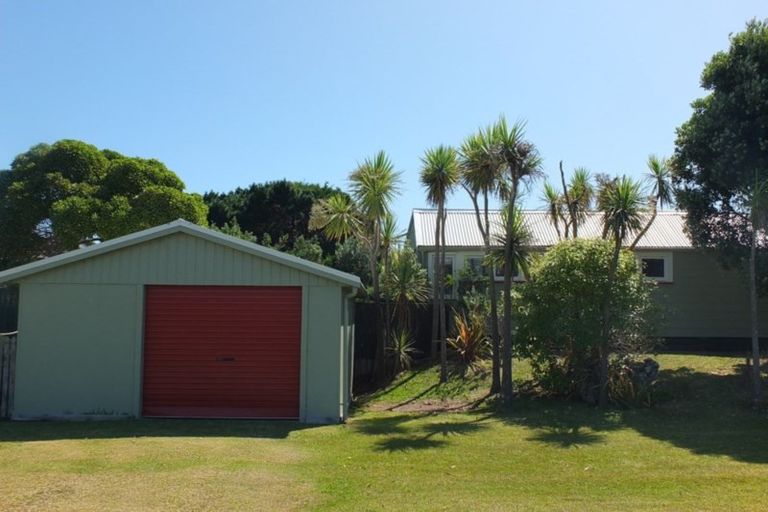 Photo of property in 22 Dewe Terrace, Foxton Beach, Foxton, 4815
