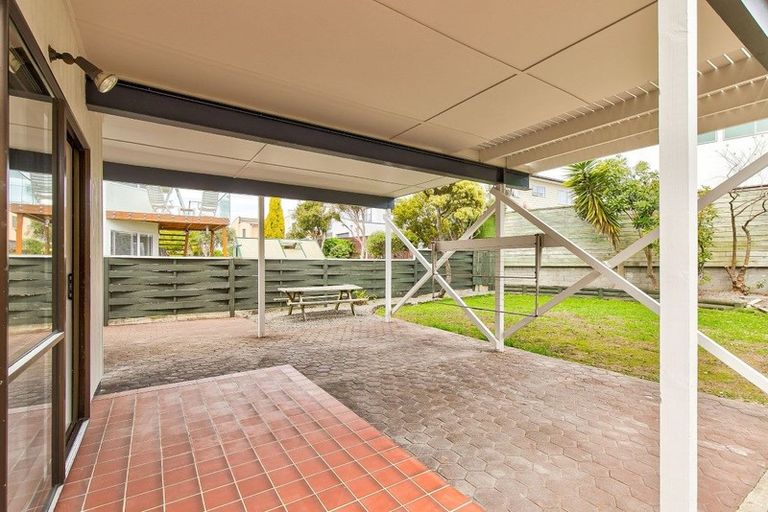 Photo of property in 2/13 Mana Esplanade, Paremata, Porirua, 5026