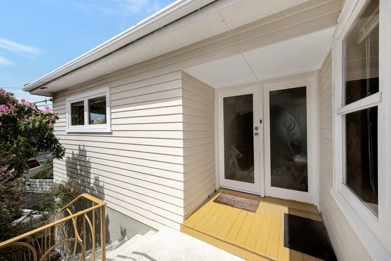 Photo of property in 69 Trelissick Crescent, Ngaio, Wellington, 6035