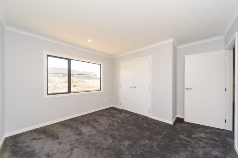 Photo of property in 3 Vaucluse Heights, Fitzherbert, Palmerston North, 4410