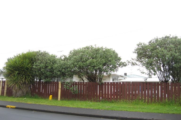 Photo of property in 2 Royston Street, Rosehill, Papakura, 2113