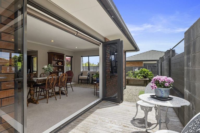 Photo of property in 11b Montrose Place, Highlands Park, New Plymouth, 4312