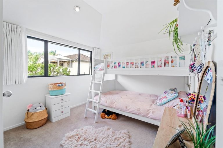Photo of property in 1/6 Heathcote Road, Castor Bay, Auckland, 0620