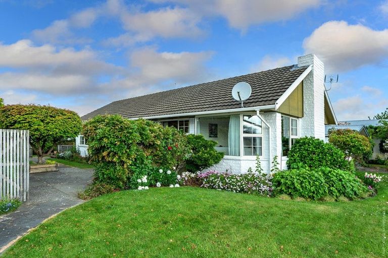 Photo of property in 16 Freebairn Street, Redwood, Christchurch, 8051