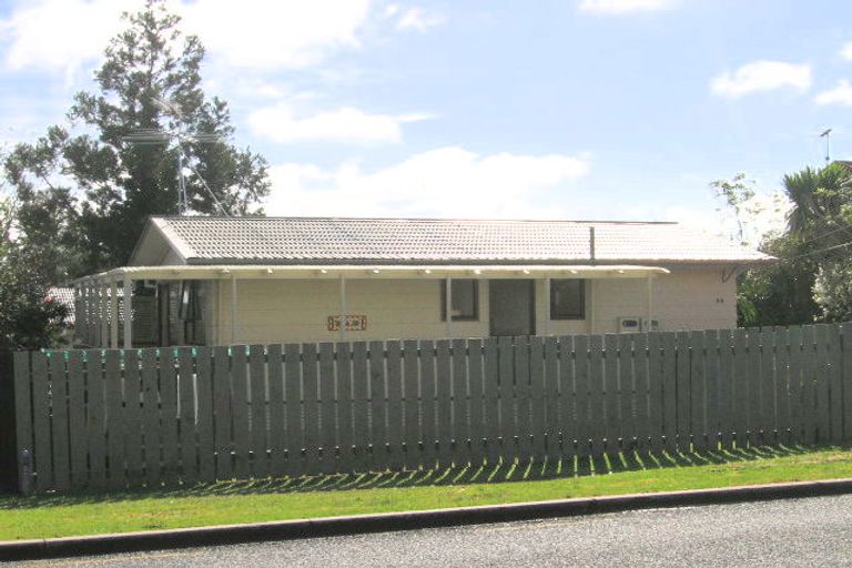 Photo of property in 25 Bay Street, Red Beach, 0932