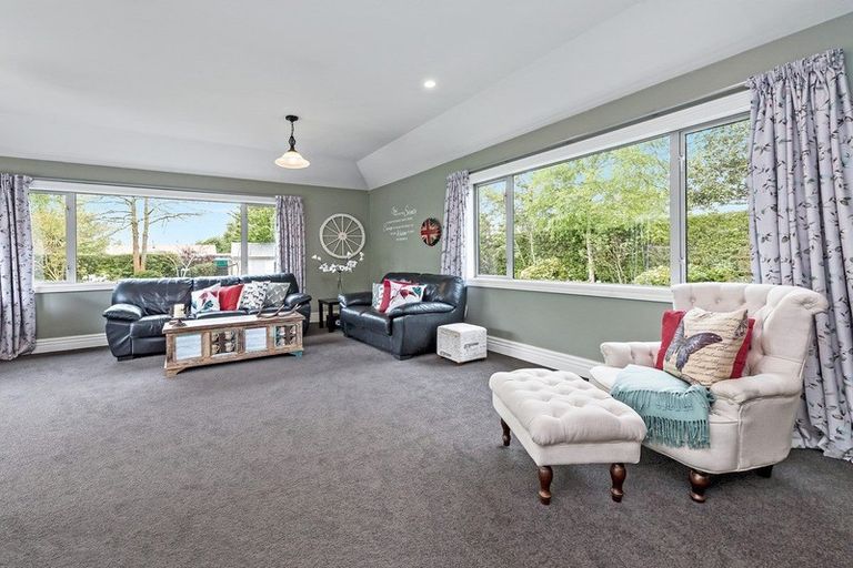 Photo of property in 8 Cross Street, Coalgate, 7673