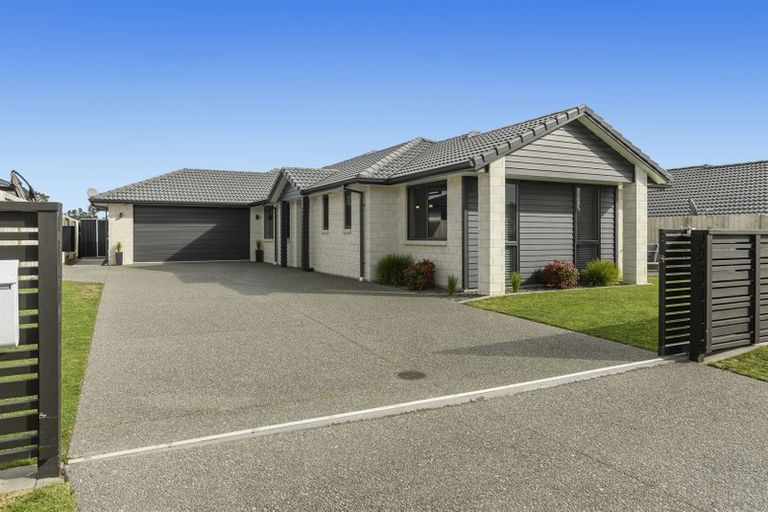 Photo of property in 74 Puhirake Crescent, Pyes Pa, Tauranga, 3112