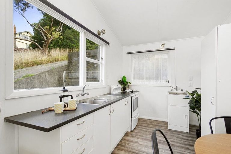 Photo of property in 6c Rewa Terrace, Tawa, Wellington, 5028