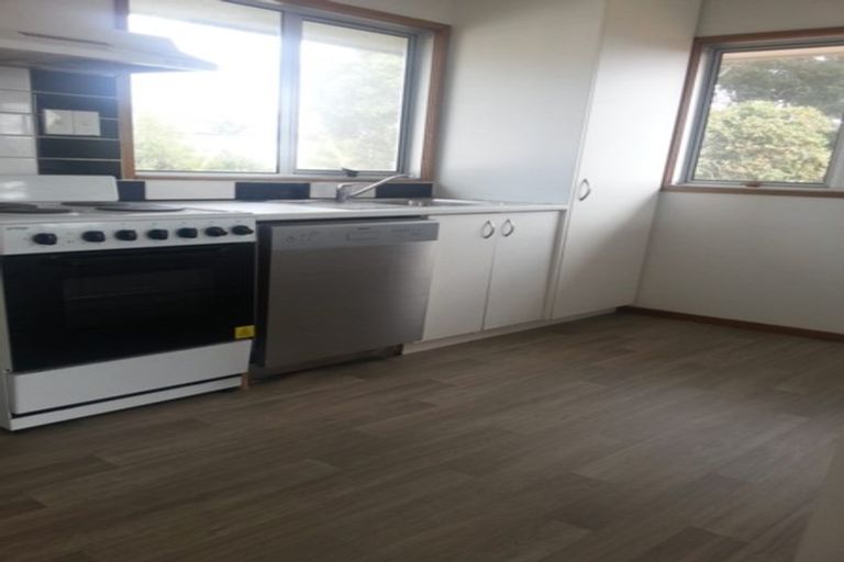 Photo of property in 1/2a Hart Road, Hauraki, Auckland, 0622