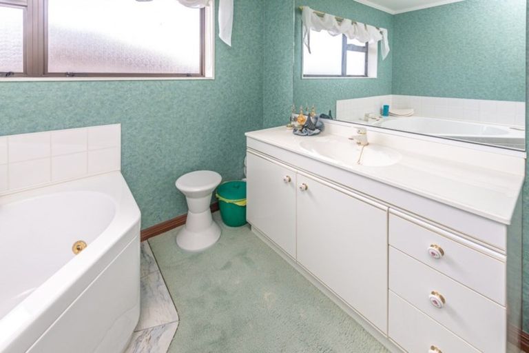 Photo of property in 10 Saint Helens Place, Tawhero, Whanganui, 4501