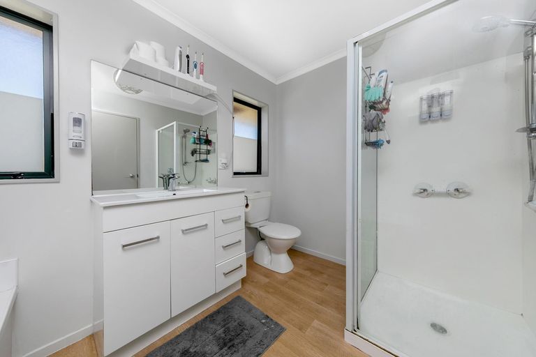 Photo of property in 63 Claverdon Drive, Massey, Auckland, 0614