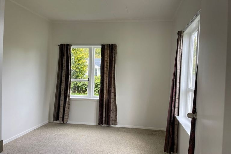 Photo of property in 4 Gibbs Crescent, Wainuiomata, Lower Hutt, 5014