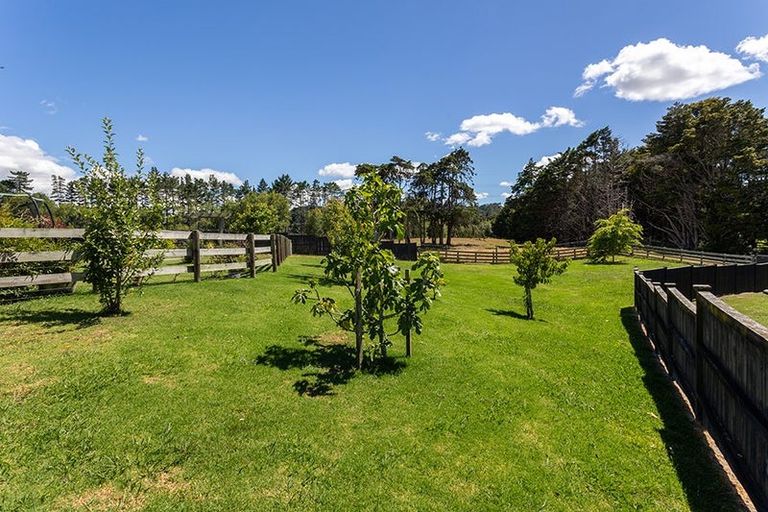 Photo of property in 19 Kahika Grove, Huapai, Kumeu, 0810