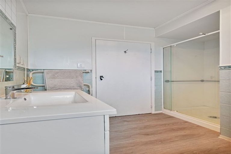 Photo of property in 52 Sycamore Drive, Sunnynook, Auckland, 0620