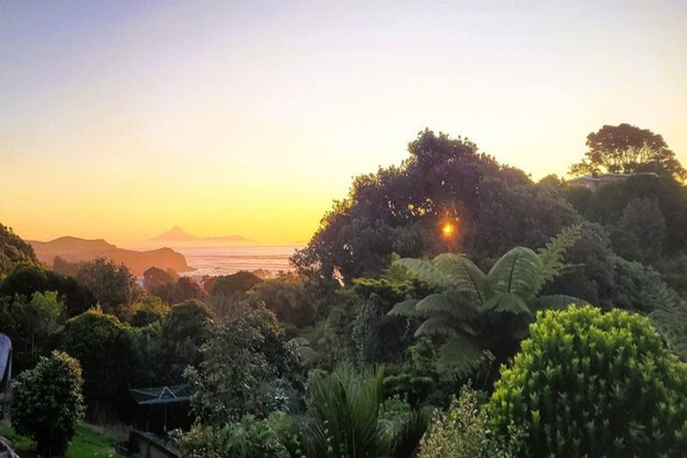 Photo of property in 12 Takarei Terrace, Mokau, 4376