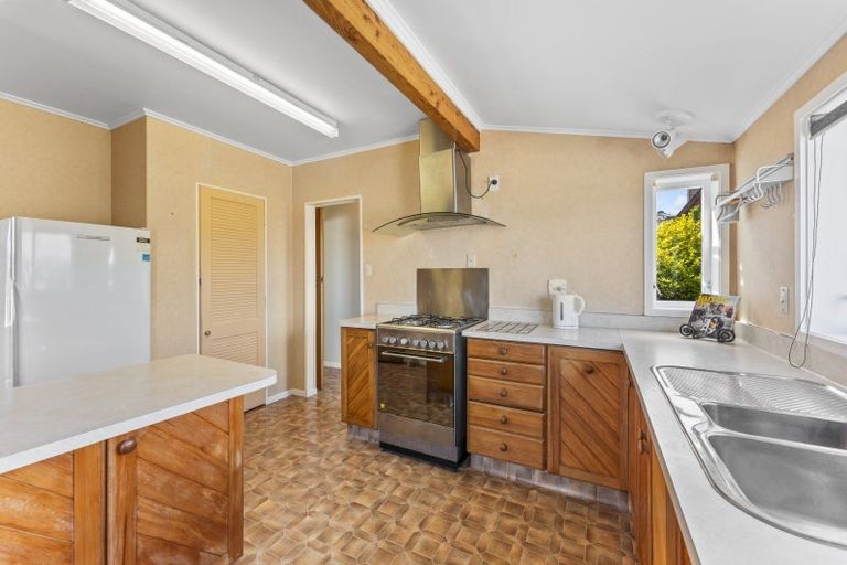 Photo of property in 29 Oakleigh Street, Maungaraki, Lower Hutt, 5010