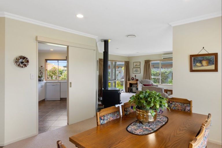 Photo of property in 9 Knightsbridge Place, Taradale, Napier, 4112
