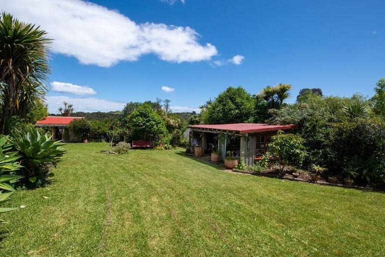 Photo of property in 76 Top Town Place, Coromandel, 3506