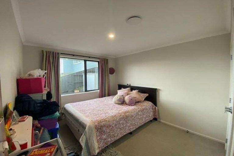Photo of property in 3 Epic Way, Newlands, Wellington, 6037