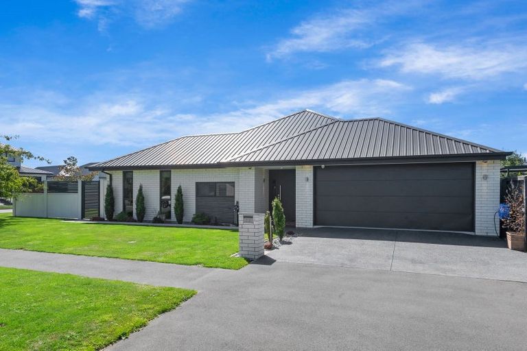 Photo of property in 2 Bronco Drive, Aidanfield, Christchurch, 8025