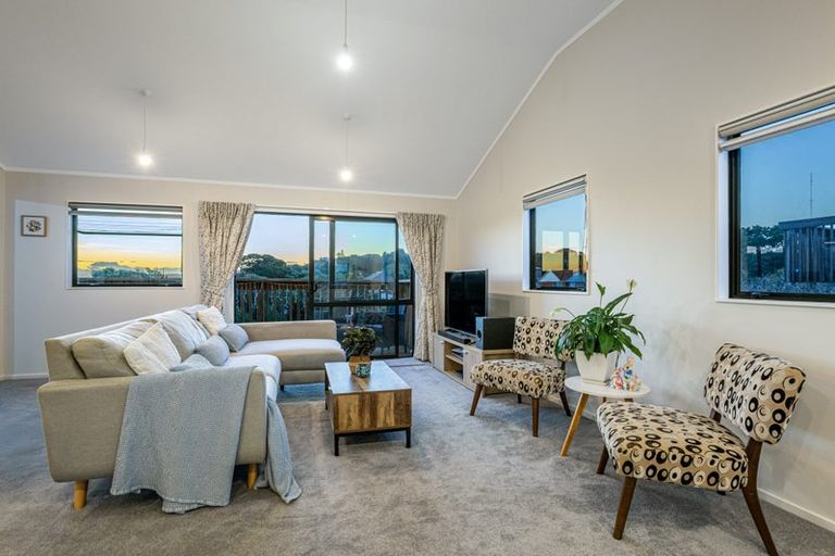 Photo of property in 16 Morere Street, Titahi Bay, Porirua, 5022