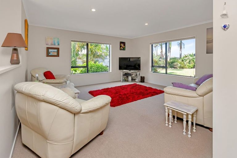 Photo of property in 55 Pyle Road West, One Tree Point, 0118