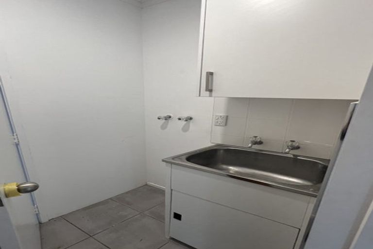 Photo of property in 28 Goodwood Drive, Goodwood Heights, Auckland, 2105