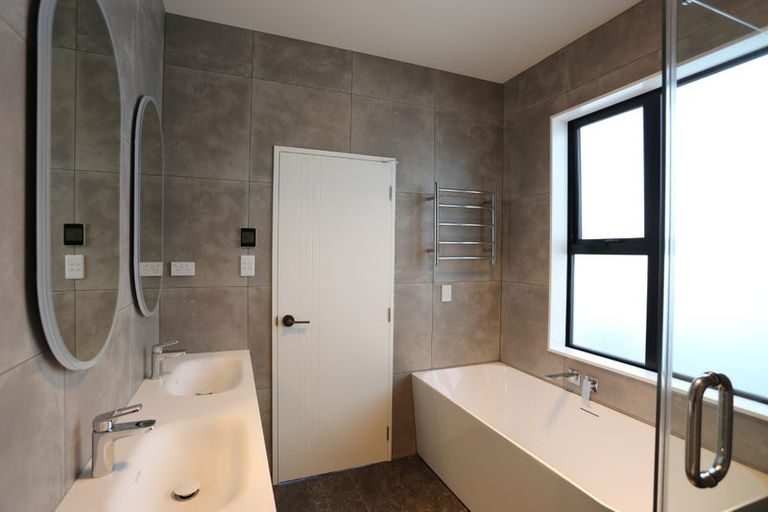 Photo of property in 46 Topliss Drive, Northcross, Auckland, 0632