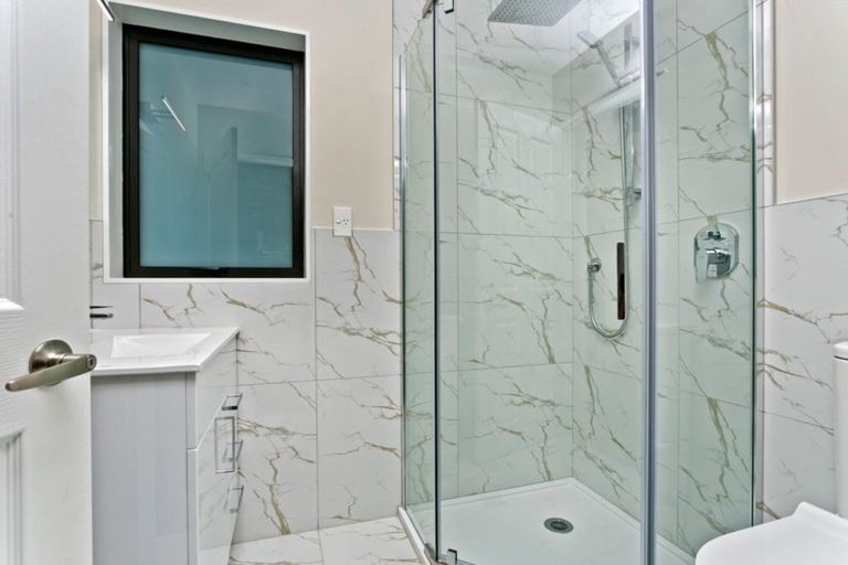 Photo of property in 22a Glastron Place, Bayview, Auckland, 0629