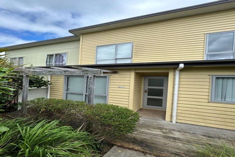 Photo of property in 33/11 Ray Small Drive, Papakura, 2110