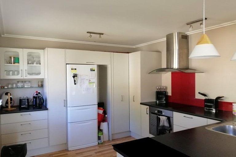 Photo of property in 32 Davis Grove, Wainuiomata, Lower Hutt, 5014