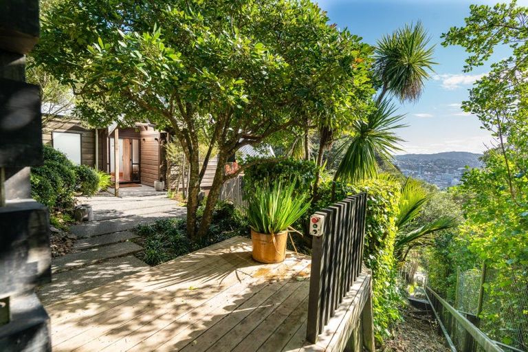 Photo of property in 77 Palliser Road, Roseneath, Wellington, 6011