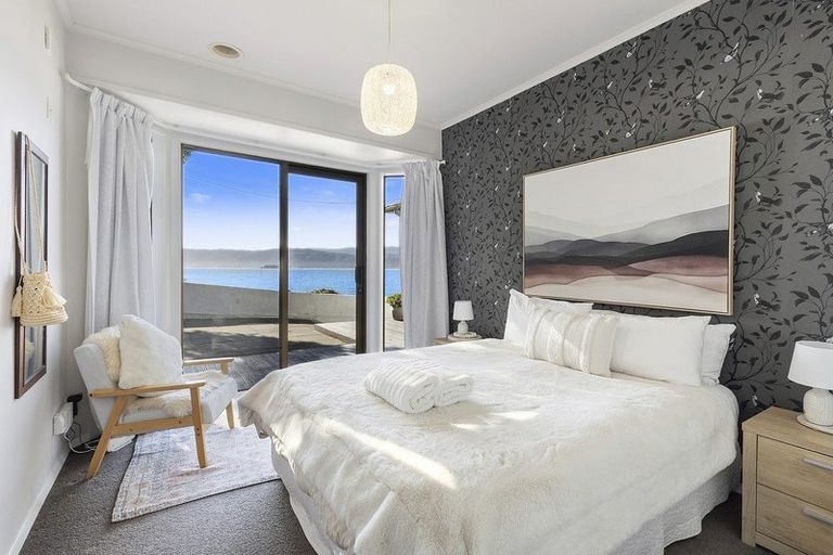 Photo of property in 493 Karaka Bay Road, Karaka Bays, Wellington, 6022