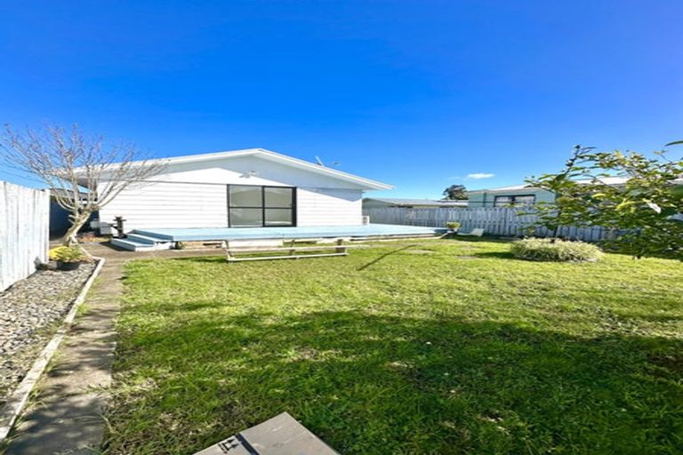 Photo of property in 2/18 Kennington Drive, Clendon Park, Auckland, 2103