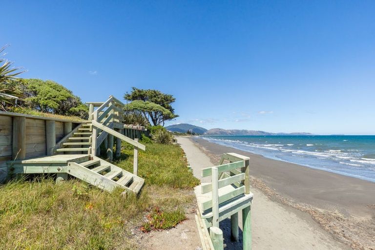 Photo of property in 24 Newry Road, Raumati Beach, Paraparaumu, 5032