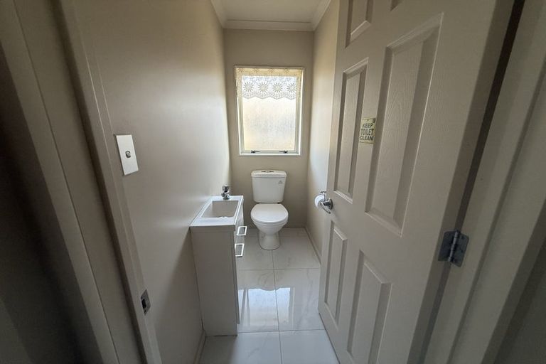 Photo of property in 12 Ballydonegan Rise, East Tamaki, Auckland, 2013